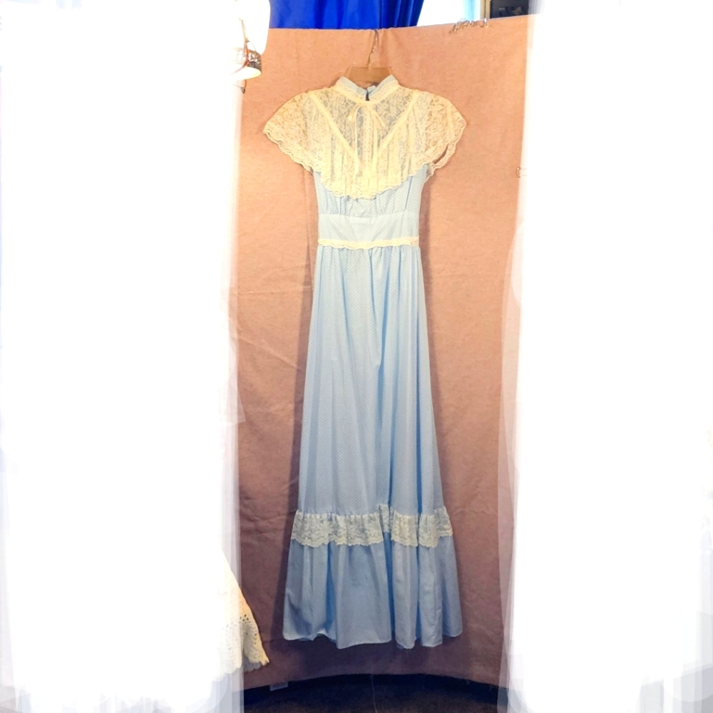 Vintage Gunne Sax style prairie dress baby blue and white lace ruffles size 7/8